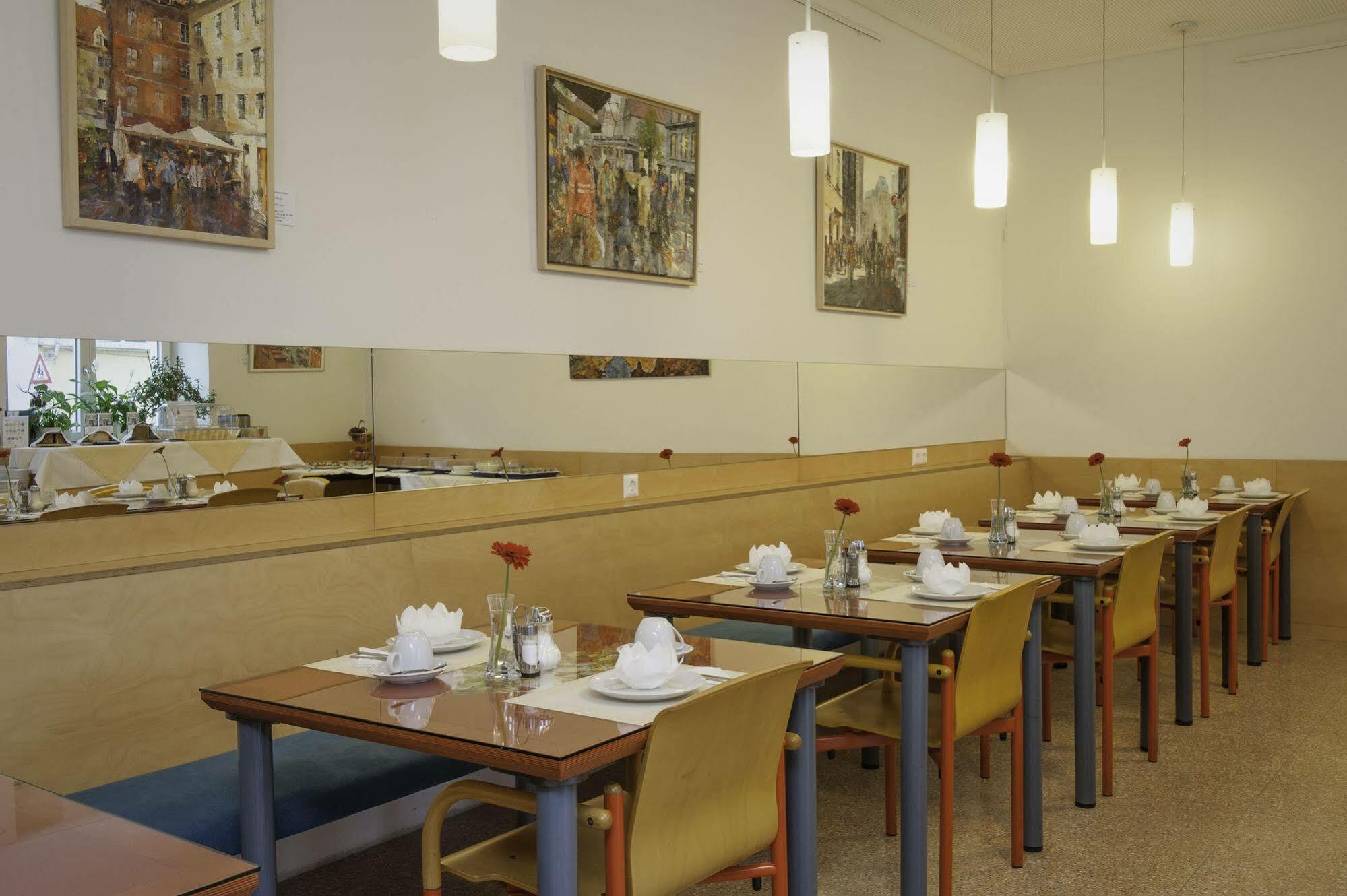 Haus Mobene - Hotel Garni Graz Extérieur photo