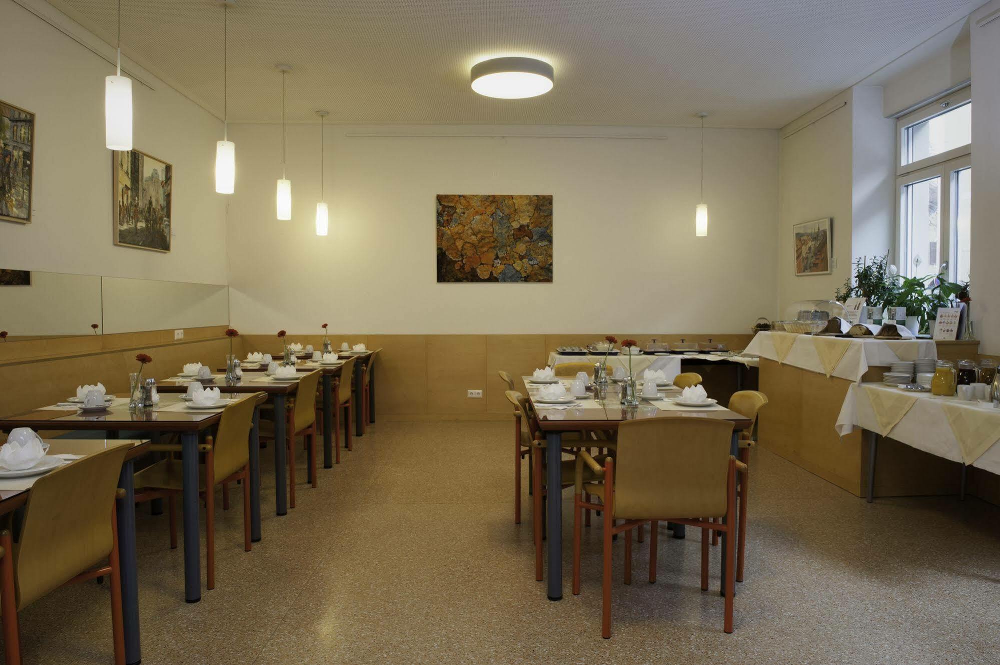 Haus Mobene - Hotel Garni Graz Extérieur photo